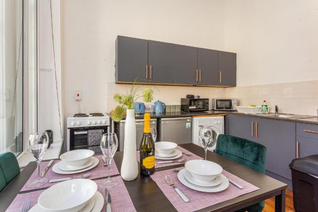 Newcastle'S Most Central Apartment - Sleeps 10 Ngoại thất bức ảnh